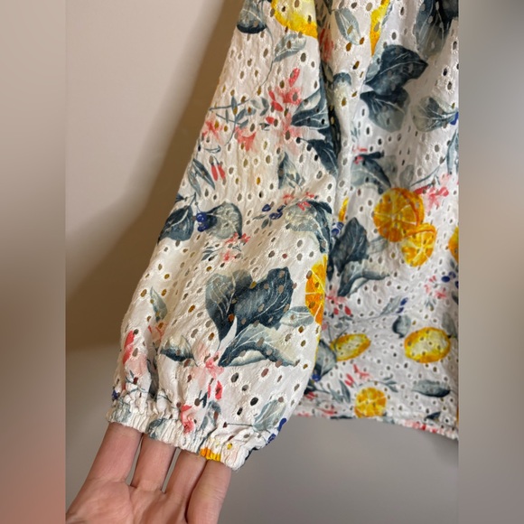 Women’s Chico's lemon floral print eyelet boho top- Chico’s size 1/8-10 - Picture 6 of 8